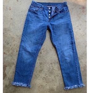 Levi 501 Crop Frayed Hem